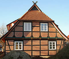 W. Niebuhr Holzbau und Zimmerei aus Celle bei Hannover. Holzhausbau und Fertigung Ihres Wintergarten oder Carport im Raum Hannover sowie die Energieberatung gehren zu unseren Aufgaben